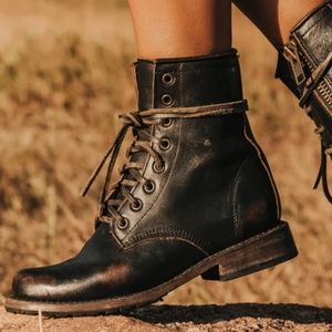 Lace-up Combat boot (Manchester) - Freebird